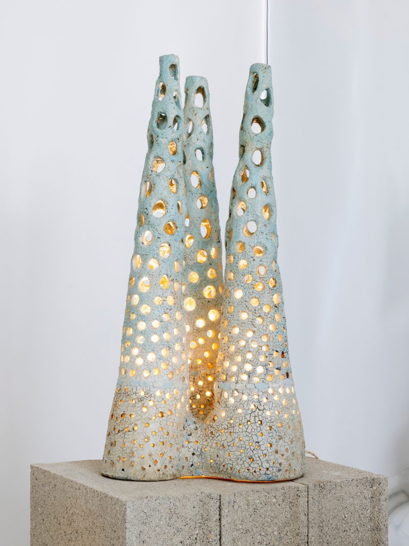 "Les Fumeuses" lamp
