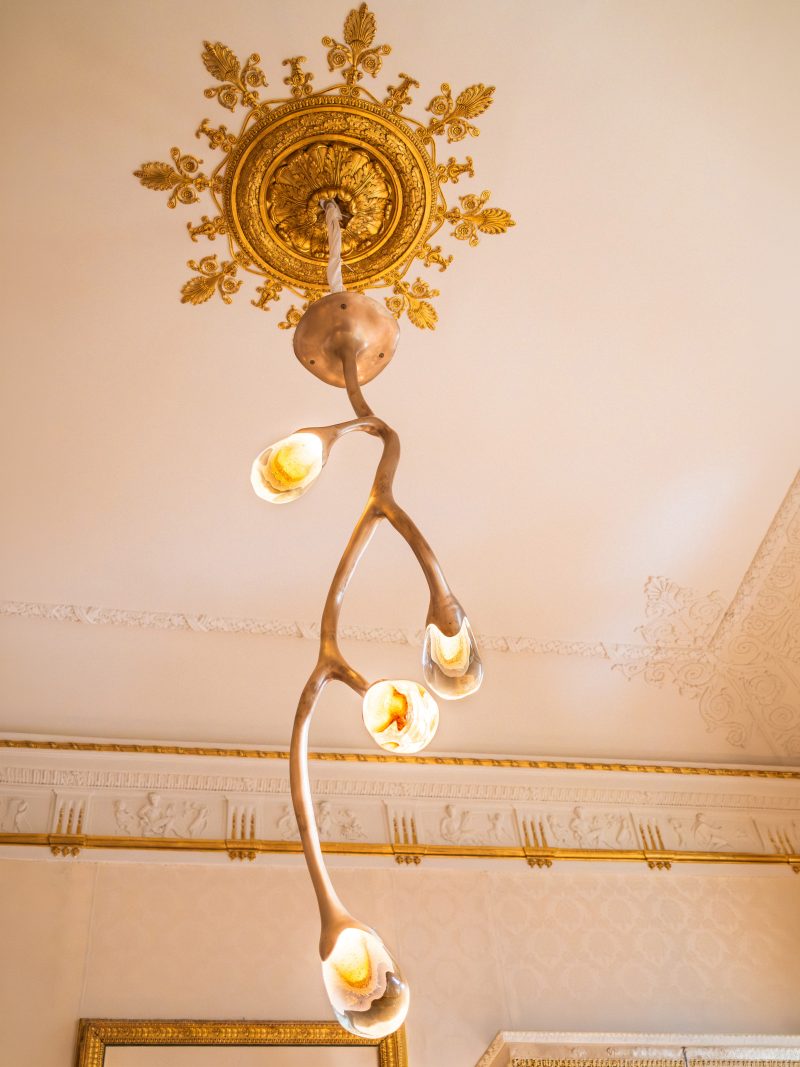"L’amour est un oiseau rebelle" chandelier
