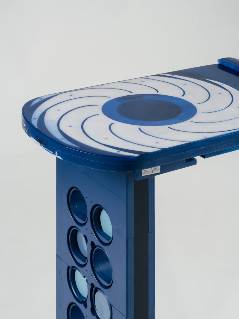 "Flor y Mar" console