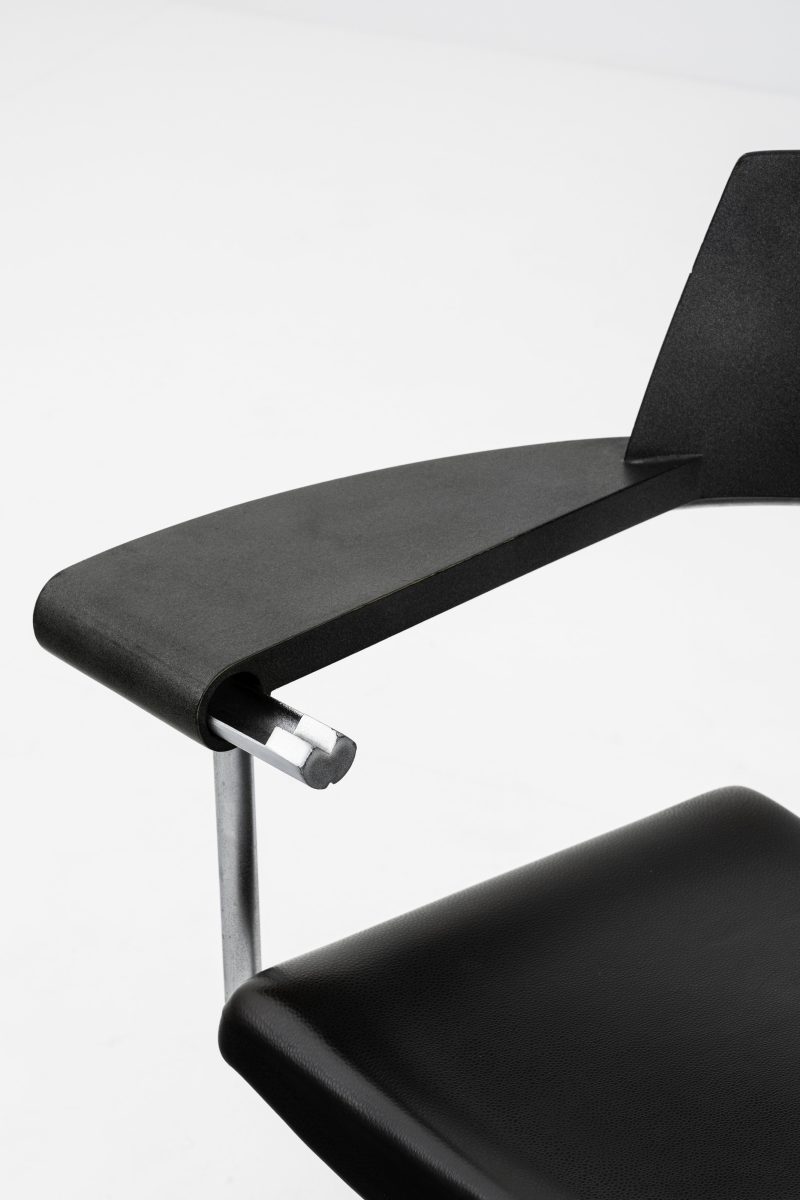 “Techno” pair of barber chairs